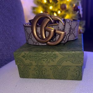 Gucci Women's Belt with Gold Buckle and Cream Pattern